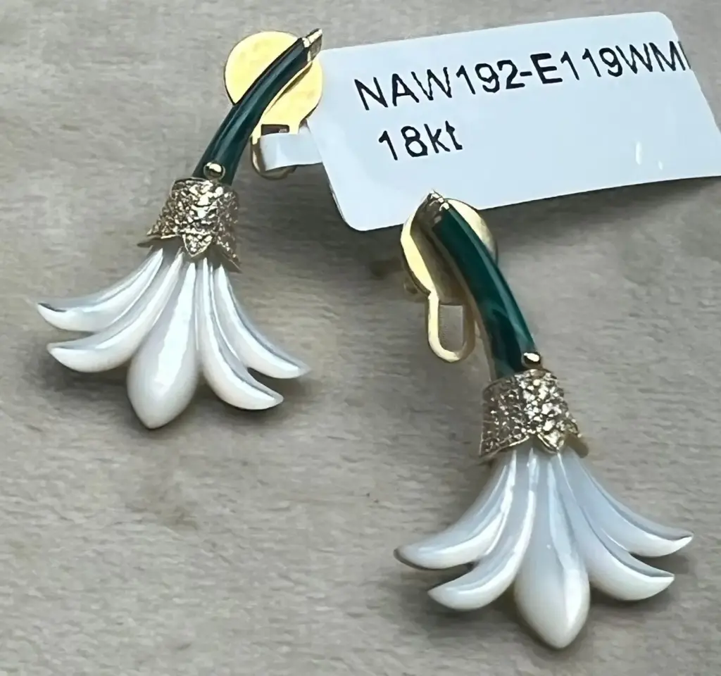 EARRING PSYCH MEDIUM WHITE MOP WITH MALACHITE STEM