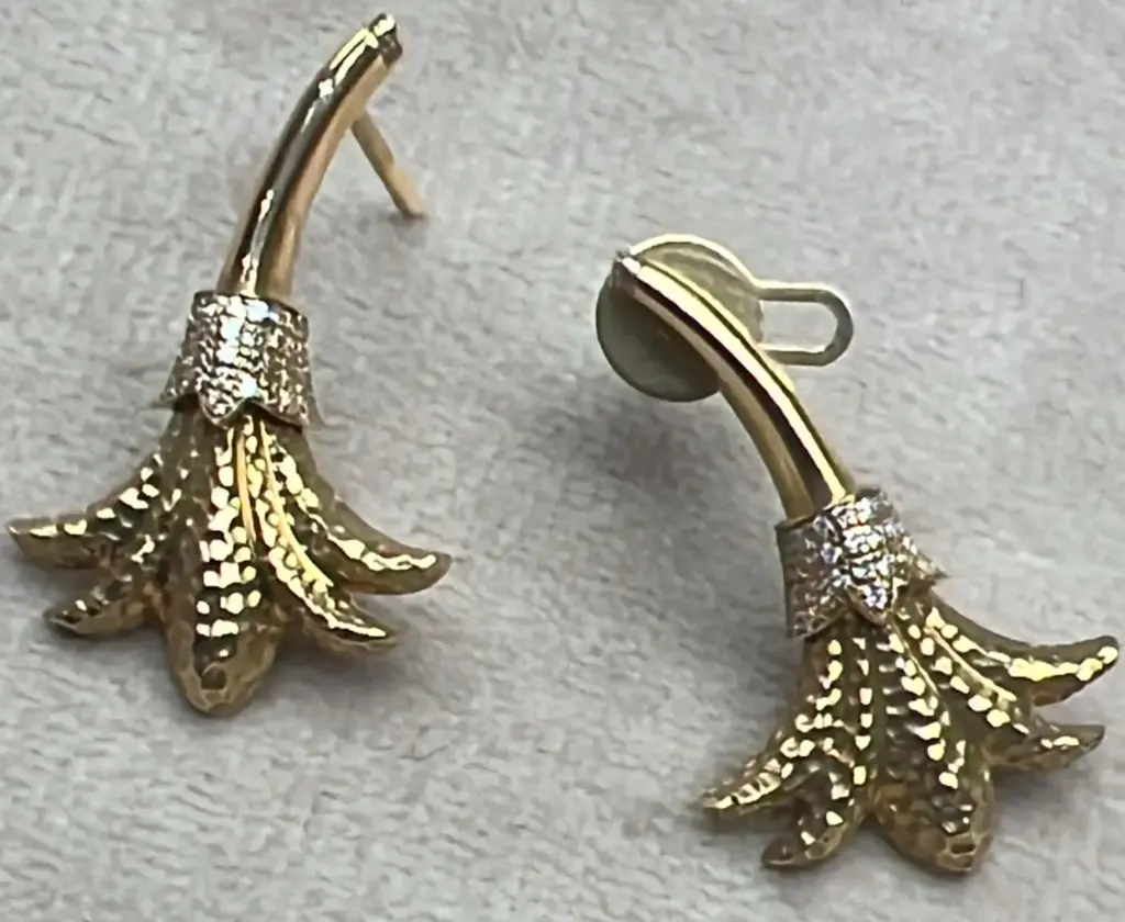 EARRING PSYCH SMALL FULL GOLD WITH RUGGED FLOWER