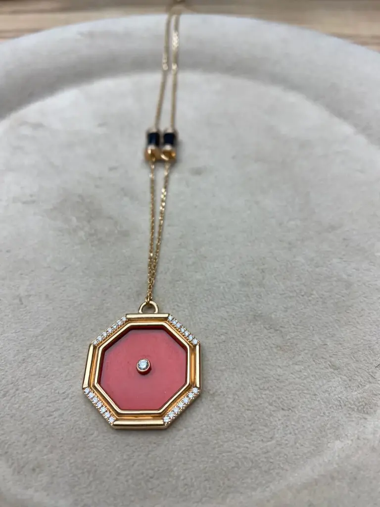 NECKLACE AMULET HEXAGON BIG RED AGATE AND BLACK ONYX PILLARS