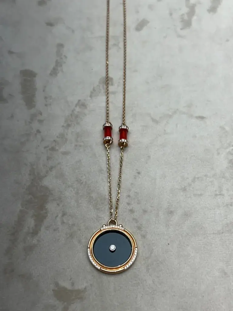 [N130BORA] NECKLACE AMULET ROUND BIG BLACK ONYX WITH RED AGATE PILLARS